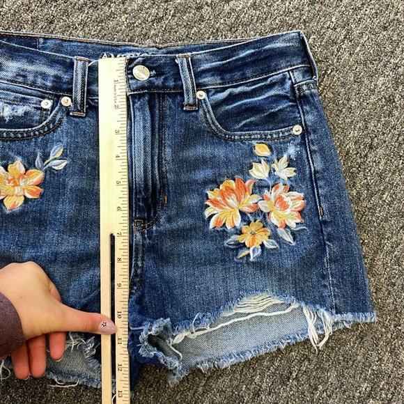 American Eagle Floral Embroidered Mom Jean Shorts Size 2 High Rise Cotton Denim - Picture 9 of 10